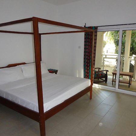 Sarawally Guesthouse Ampaya Exterior photo